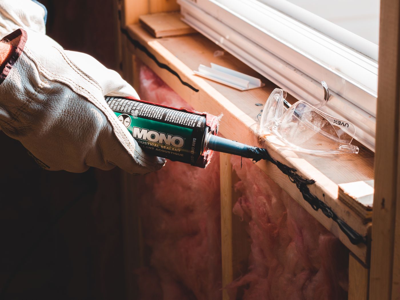 Installer air-sealing and insulating around a window during installation